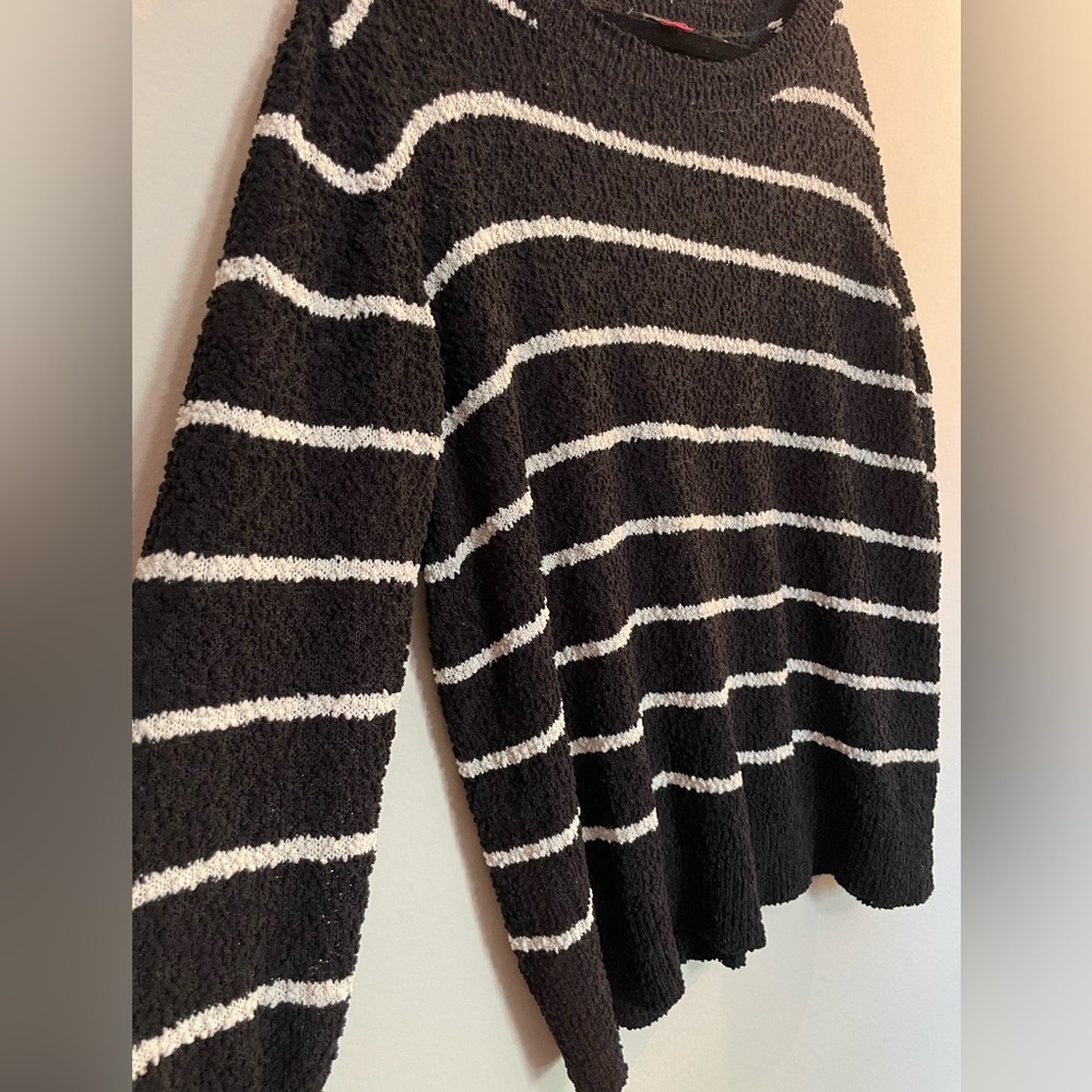 Vince Camuto plus size 2x black and white striped sweater